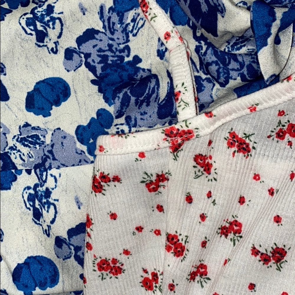 Floral Tank Bundle!!! 🌸🌸 - Picture 3 of 6